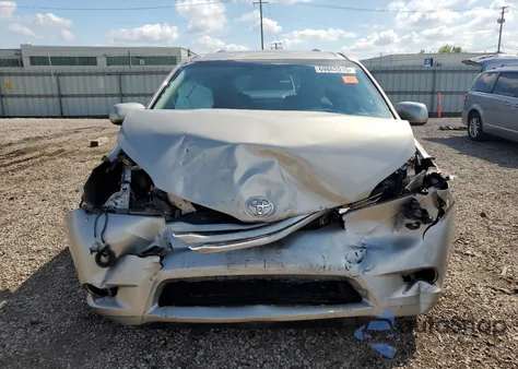 2017 Toyota Sienna Le z USA, uszkodzony, nr VIN 5TDKZ3DC7HS834280